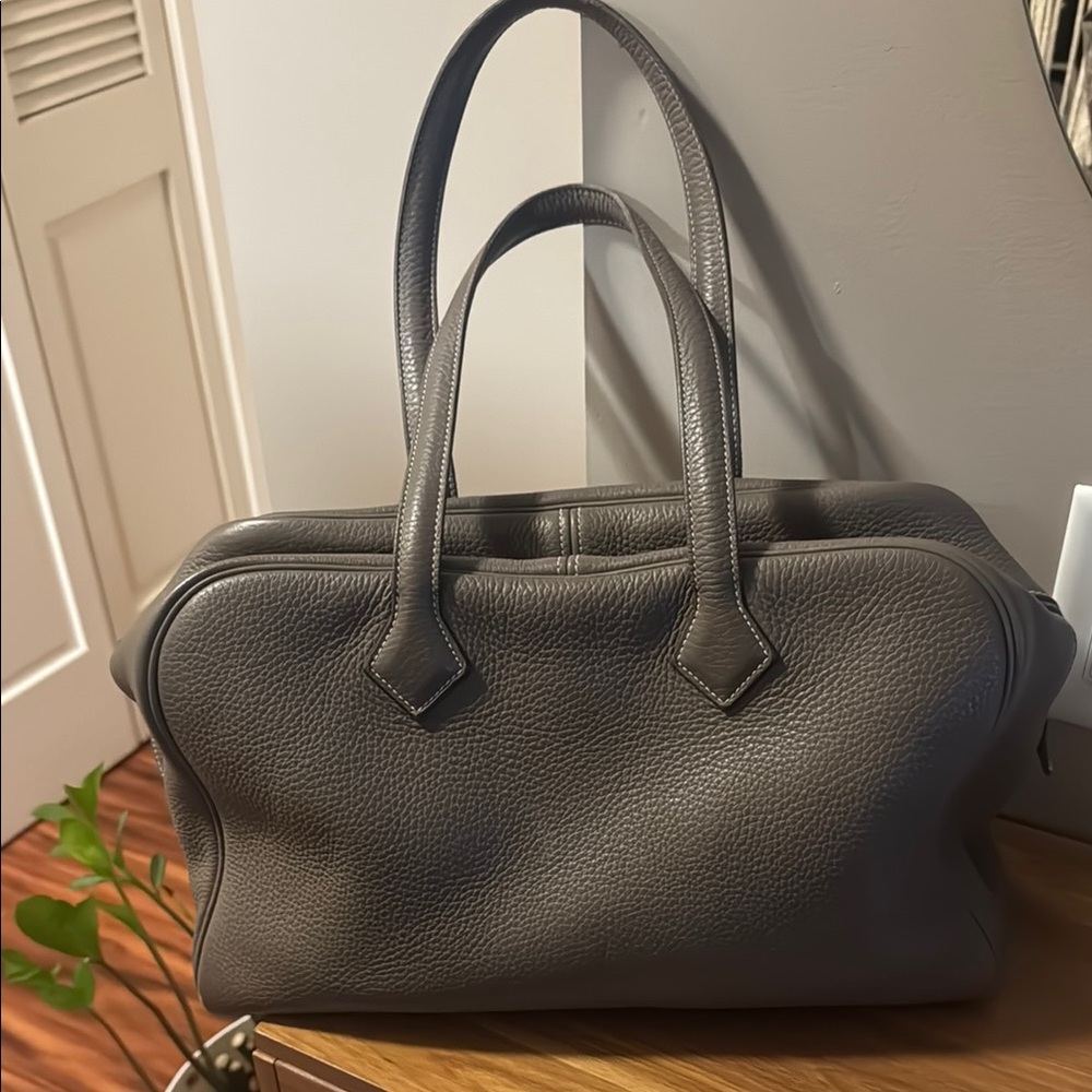 Authentic Hermes Victoria 35 ll Leather Handbag